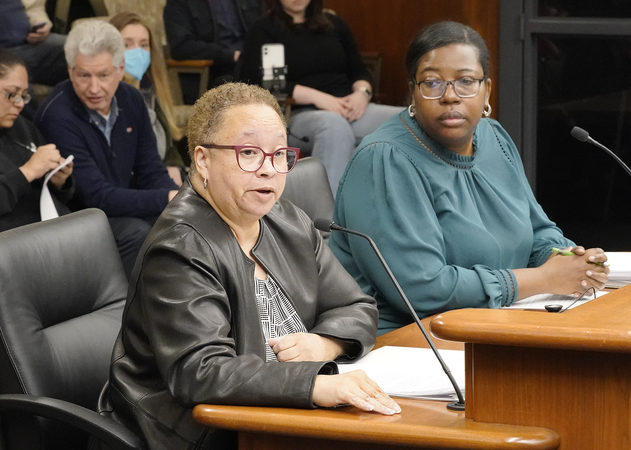 Suzanne Kelly, chief of staff at the Center for Economic Inclusion, testifies before House lawmakers March 1 in support of HF1280, sponsored Rep. Ruth Richardson, right. (Photo by Andrew VonBank)